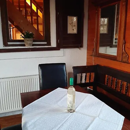 Haz A Kishegyen Holiday home Felsoors